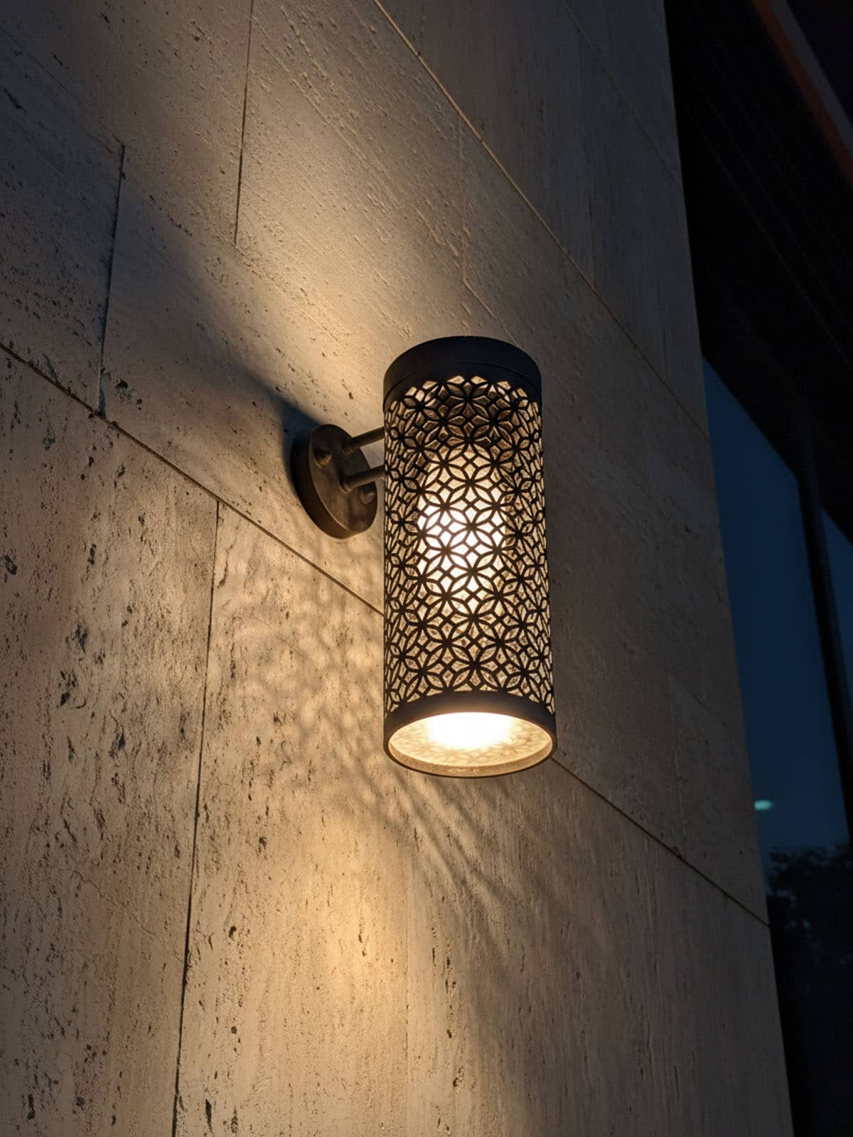 إضاءة بتصميم بسيط