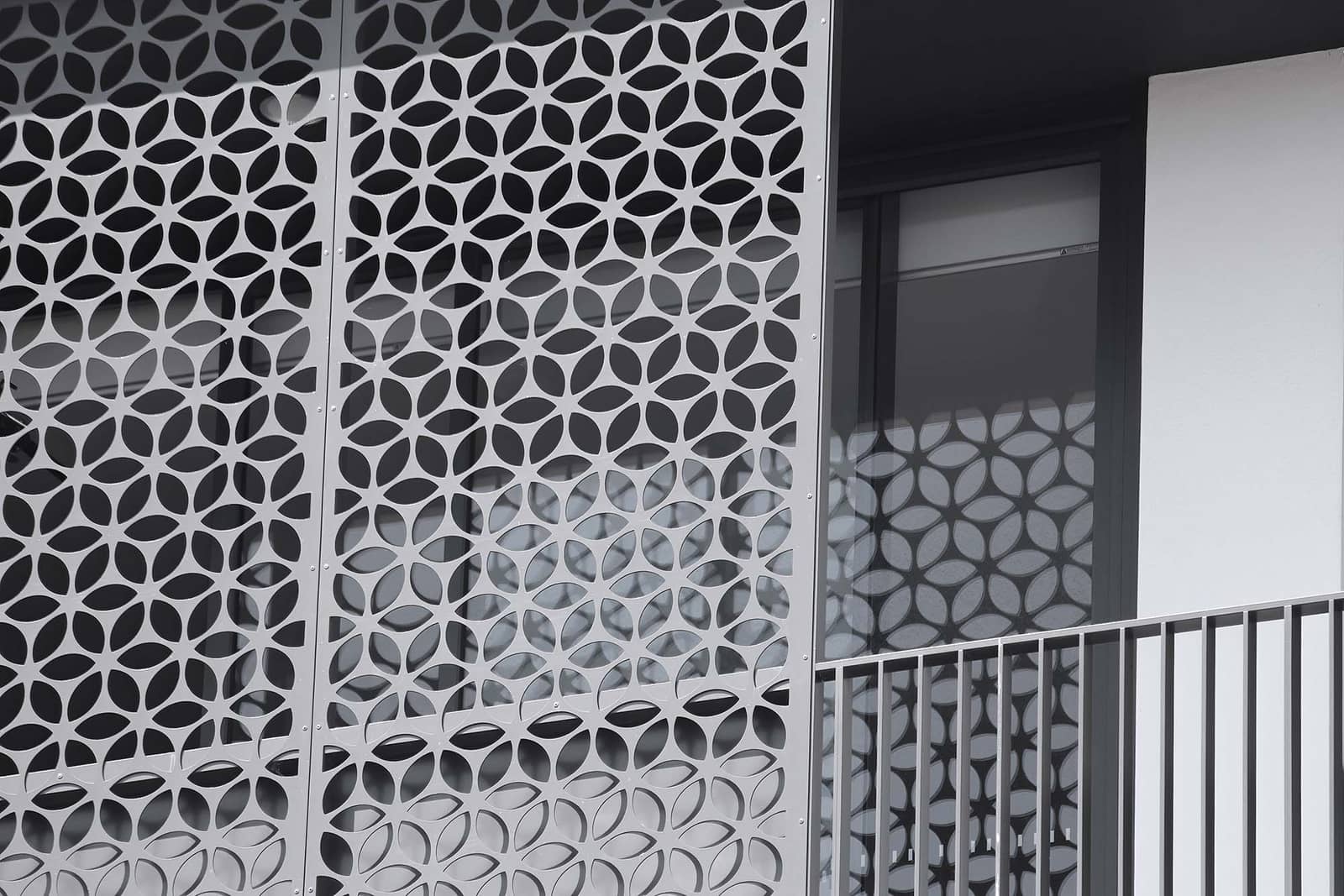 حاجز معدني زخرفي