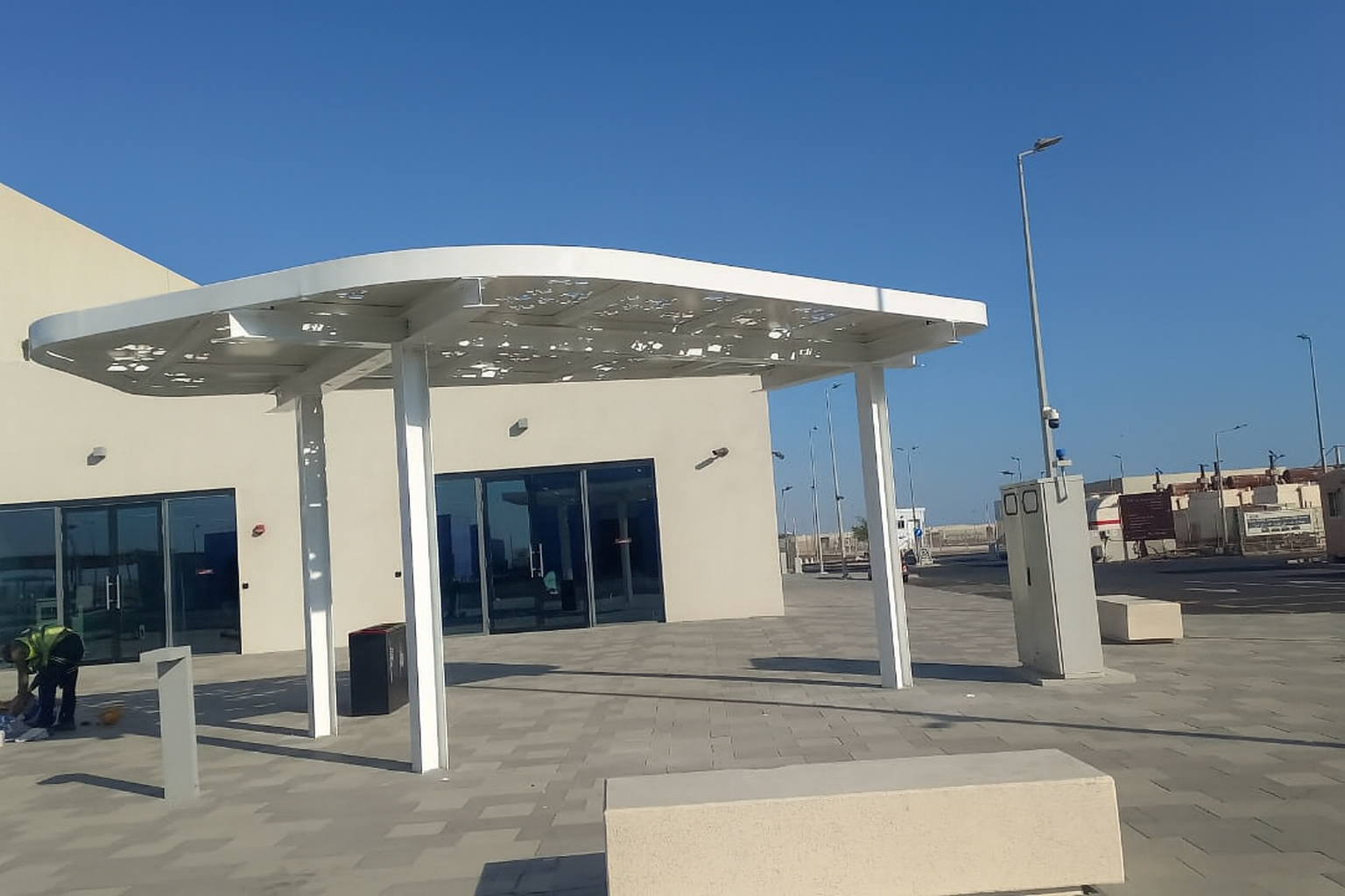 Large-scale shading projects - Advantages of Professional Shades and Fences for Commercial and Industrial Projects